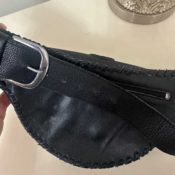 Milwaukee Leather Bag - Picture 8 of 9